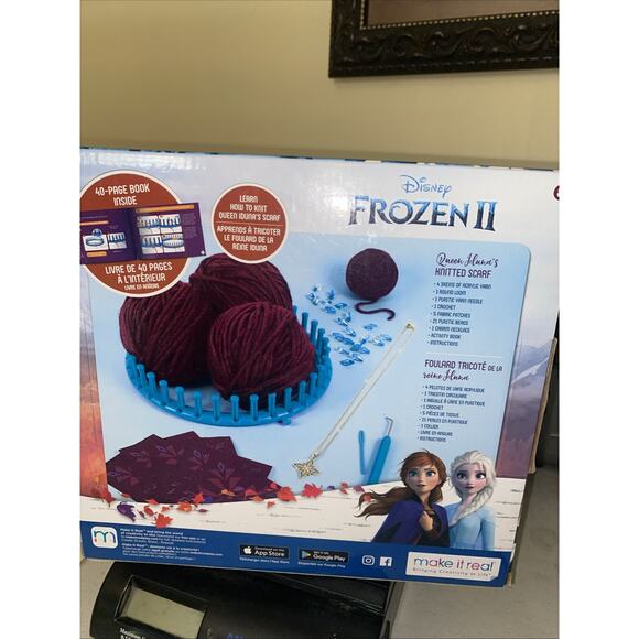 DISNEY FROZEN II LEARN TO KNIT & DECORATE QUEEN IDUNA'S SCARF KIT 37 Pieces - Picture 2 of 2